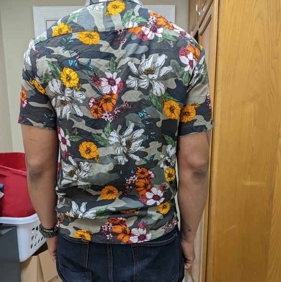 Floral / camo button up - Picture 4 of 5